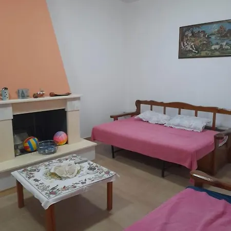 Nafsika Apartment *