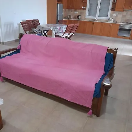 Nafsika Apartment *