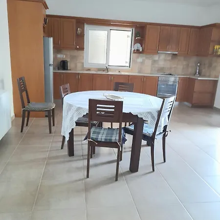 Nafsika Apartment *